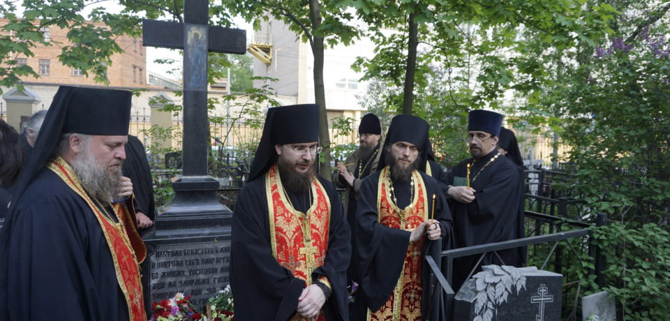 Панихида на братском захоронении на Ваганьковском кладбище