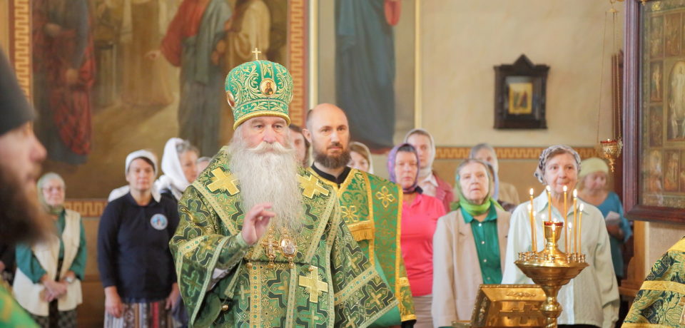 Преосвященный епископ Дмитровский Феофилакт совершил литургию в праздник Небесных покровителей Московского Валаамского подворья
