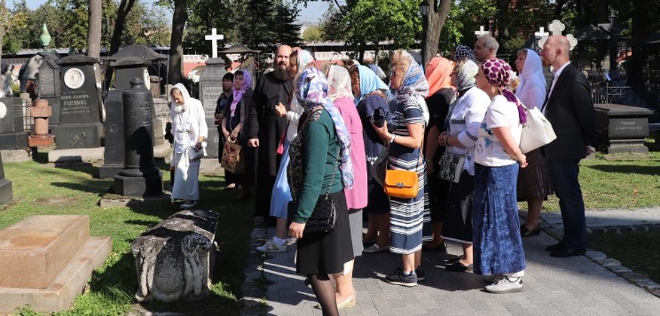 Прихожане подворья совершили пешеходное паломничество в Донской монастырь