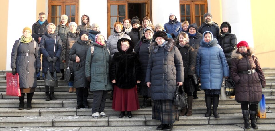 Прихожане подворья на пешеходной экскурсии в Даниловом монастыре