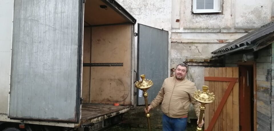 Братия подворья пожертвовала утварь для восстанавливаемой  Заоникиевой пустыни
